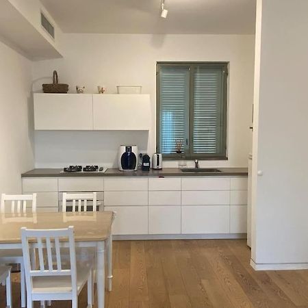 Laura Compound- Authentic 1 Bedroom Charming & Specious Tel Aviv Bagian luar foto
