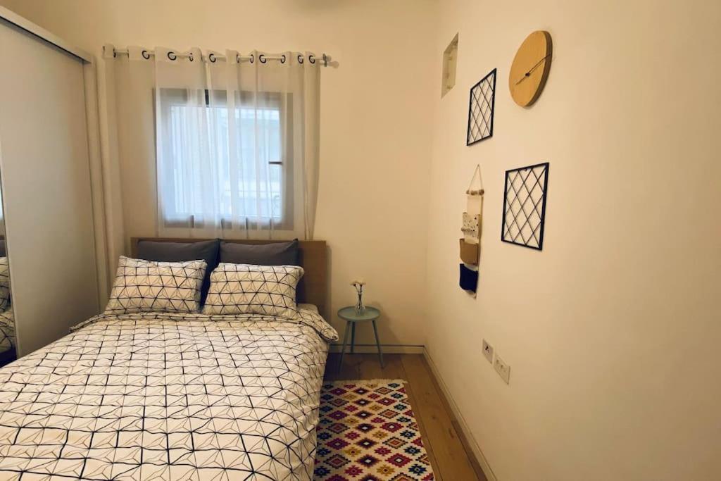 Laura Compound- Authentic 1 Bedroom Charming & Specious Tel Aviv Bagian luar foto