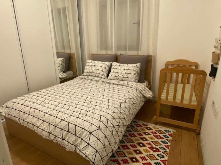Laura Compound- Authentic 1 Bedroom Charming & Specious Tel Aviv Bagian luar foto