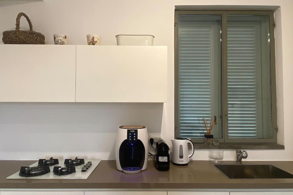 Laura Compound- Authentic 1 Bedroom Charming & Specious Tel Aviv Bagian luar foto