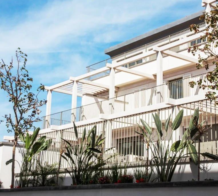 Laura Compound- Authentic 1 Bedroom Charming & Specious Tel Aviv Bagian luar foto