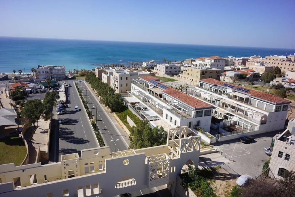 Laura Compound- Authentic 1 Bedroom Charming & Specious Tel Aviv Bagian luar foto