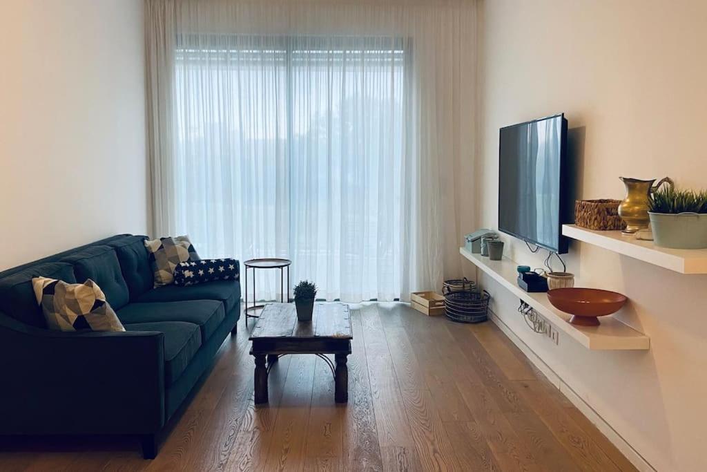Laura Compound- Authentic 1 Bedroom Charming & Specious Tel Aviv Bagian luar foto